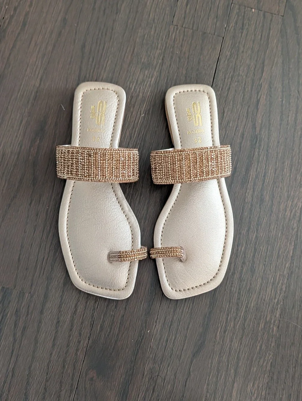 Stylo Girls Gold Rhinestone Embellished Toe Loop Sandals Size 32 / US 1 1.5